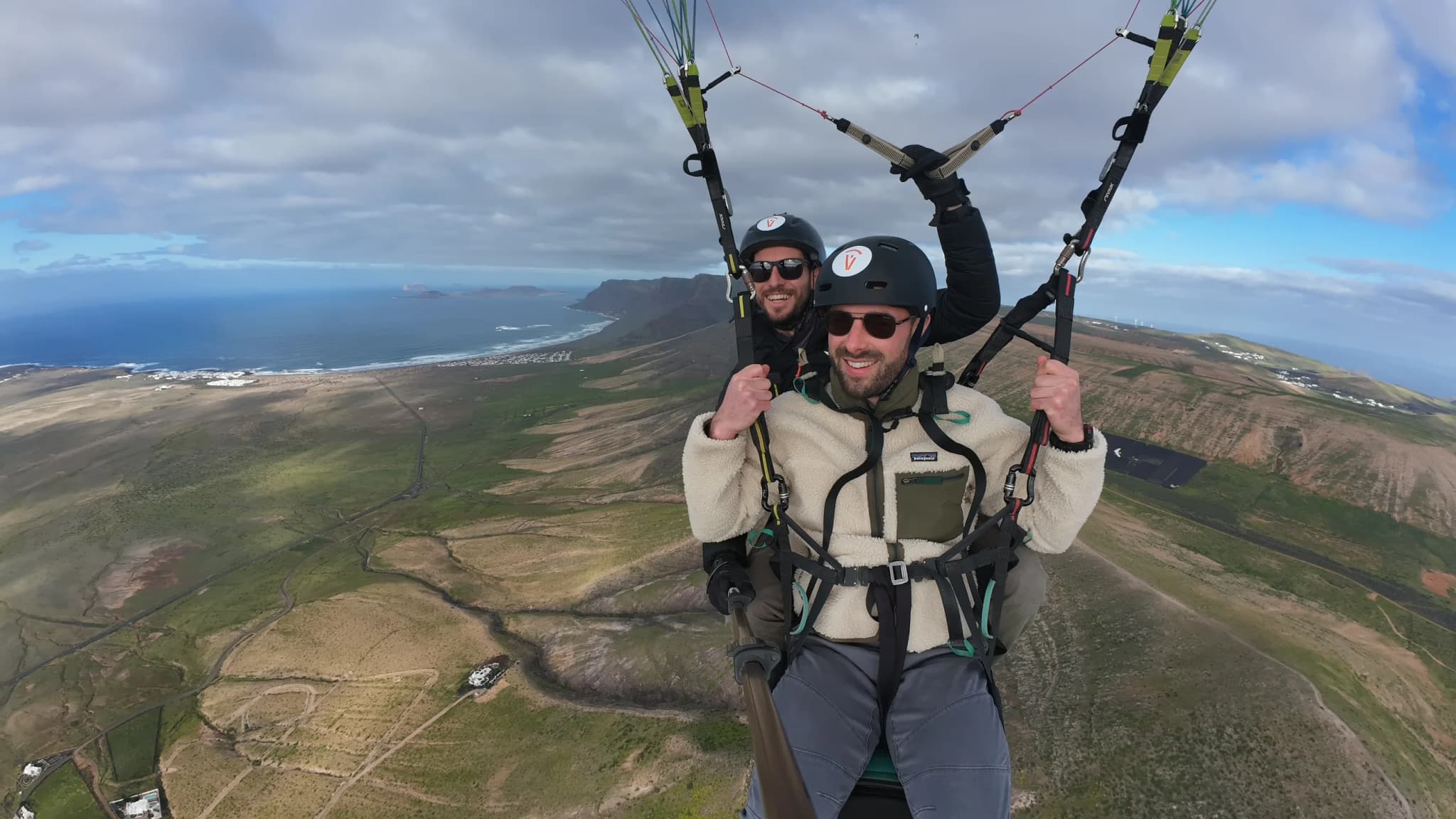 "Qué llevar para volar en parapente biplaza en Lanzarote (lista rápida)"